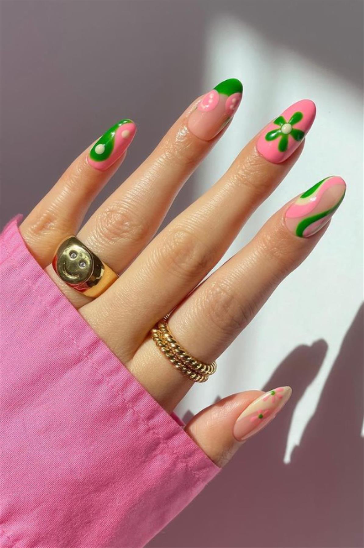 Perfect Y2K nail art for next Summer mani