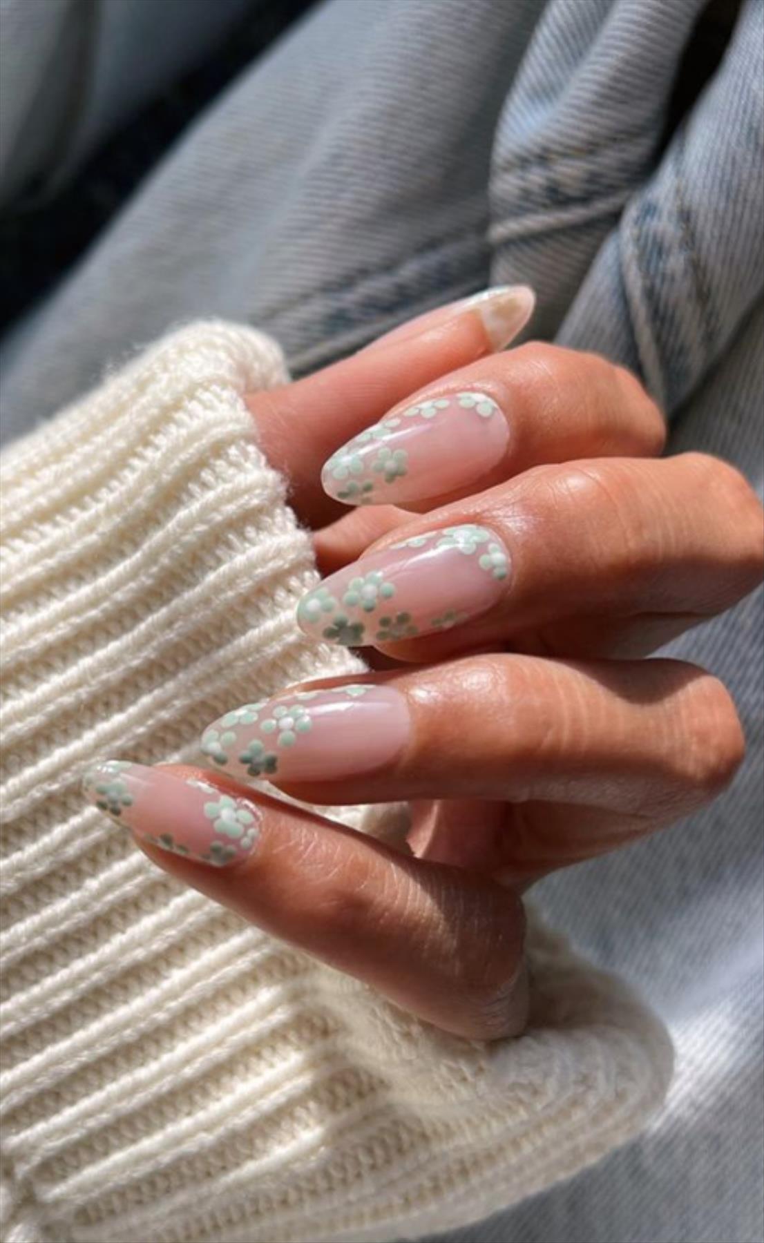 Perfect Y2K nail art for next Summer mani