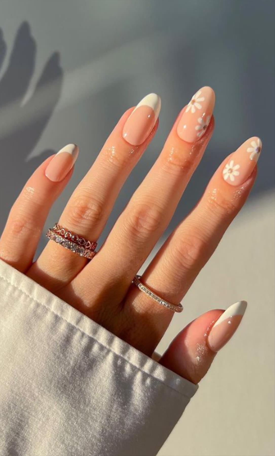 Perfect Y2K nail art for next Summer mani