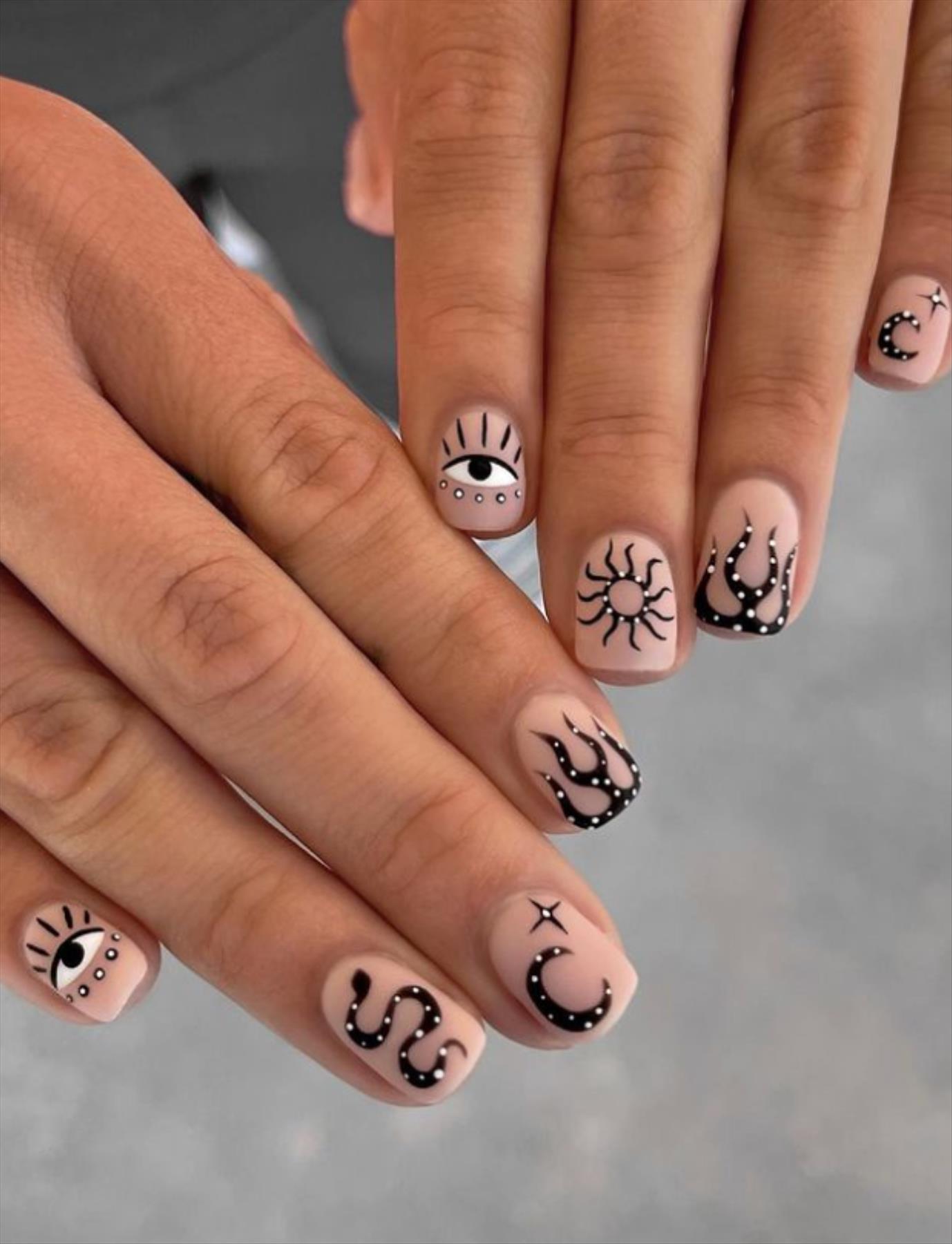 Perfect Y2K nail art for next Summer mani