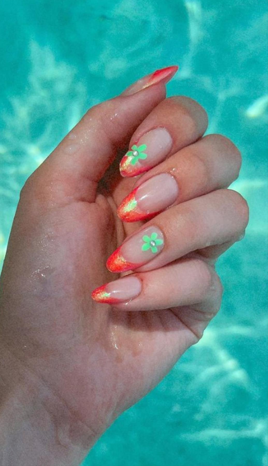 Perfect Y2K nail art for next Summer mani