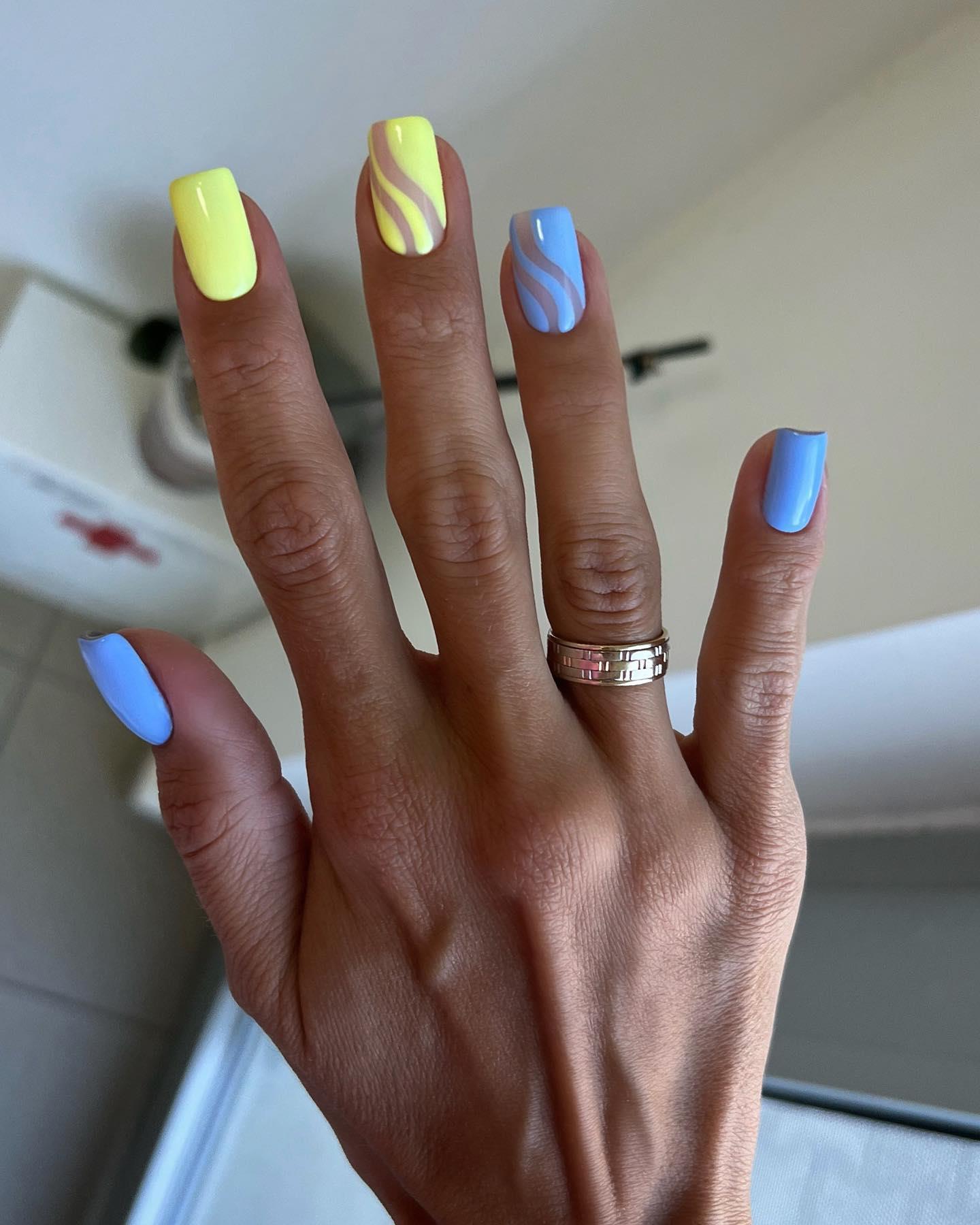 Adorable Short Blue Nails Ideas for Cooler Vibes in 2022!