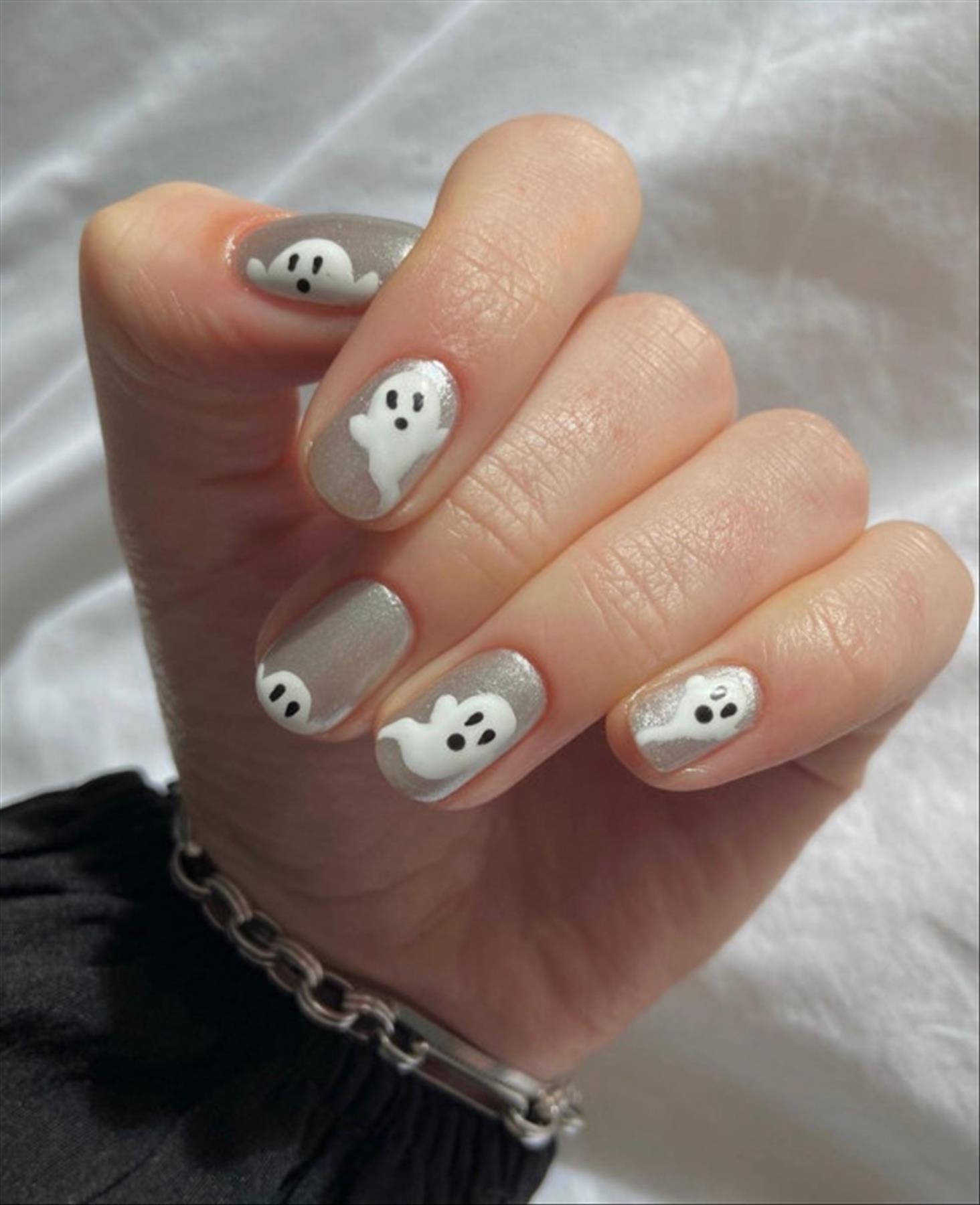 Best short Halloween nails aesthetic perfect for 2022