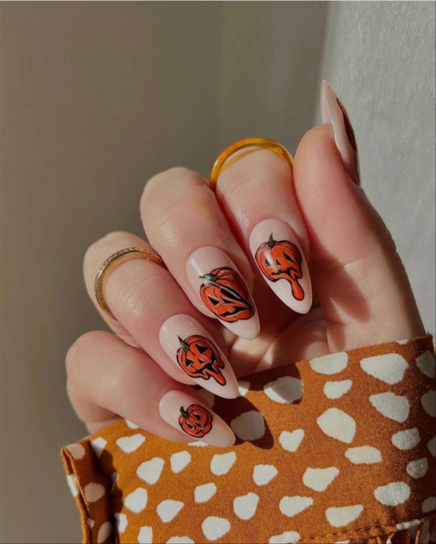 Best short Halloween nails aesthetic perfect for 2022