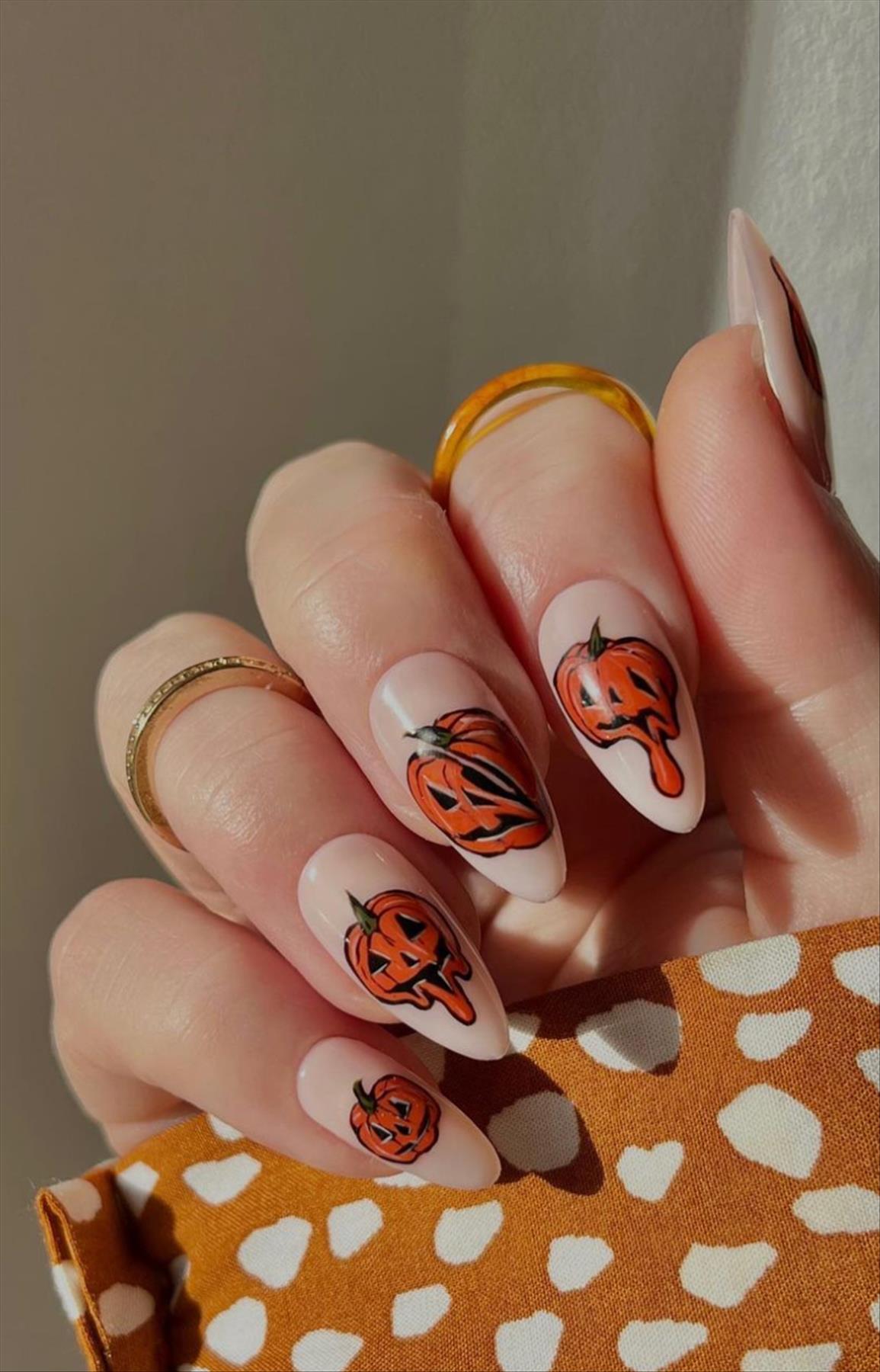 Best short Halloween nails aesthetic perfect for 2022