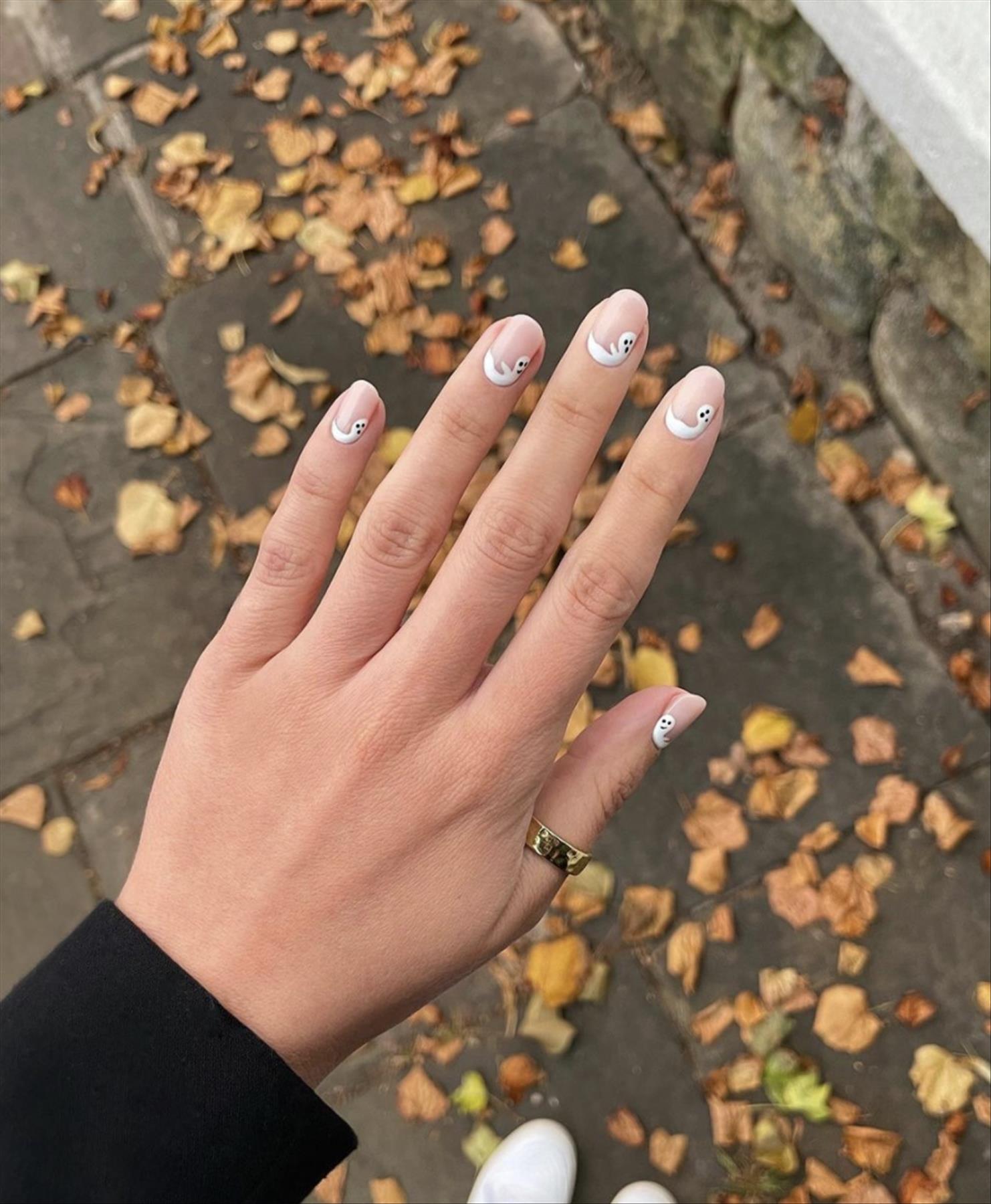 Best short Halloween nails aesthetic perfect for 2022