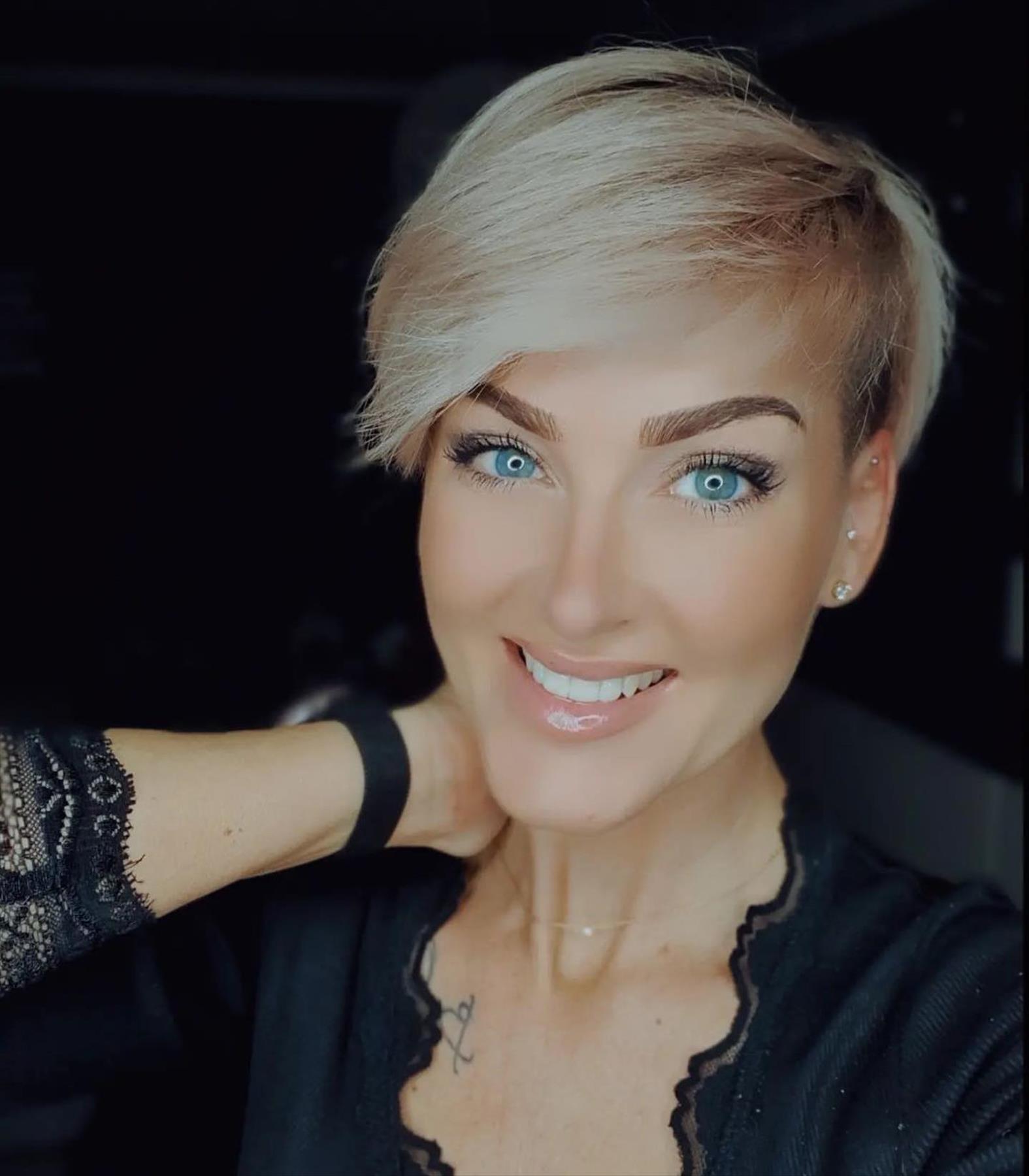 https://mycozylive.com/wp-content/uploads/2022/08/short-pixie-haircut-for-women-42.jpg