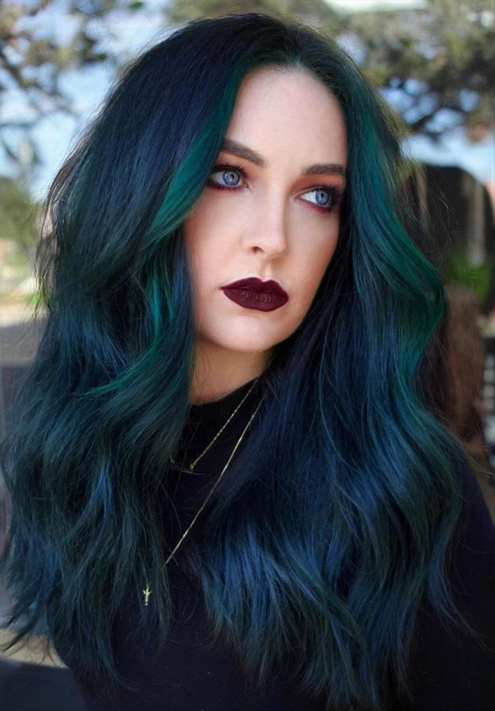 Cool two-tone hair color for brunette