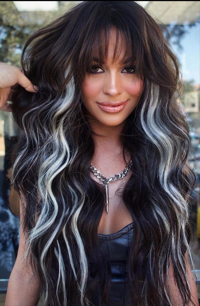 Cool two-tone hair color for brunette