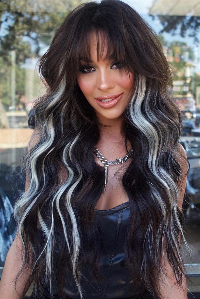 Cool two-tone hair color for brunette