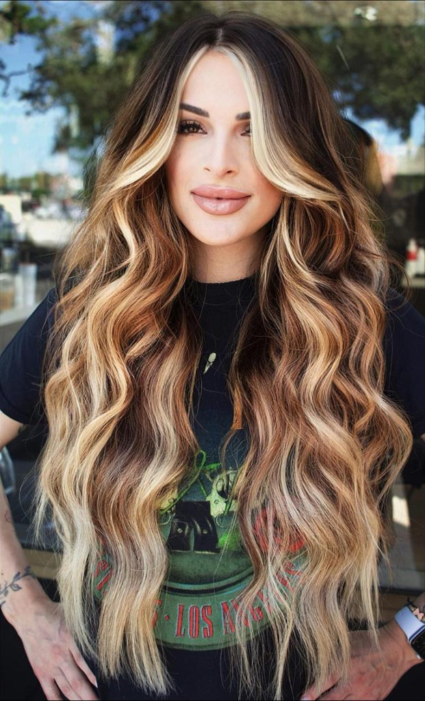 Cool two-tone hair color for brunette