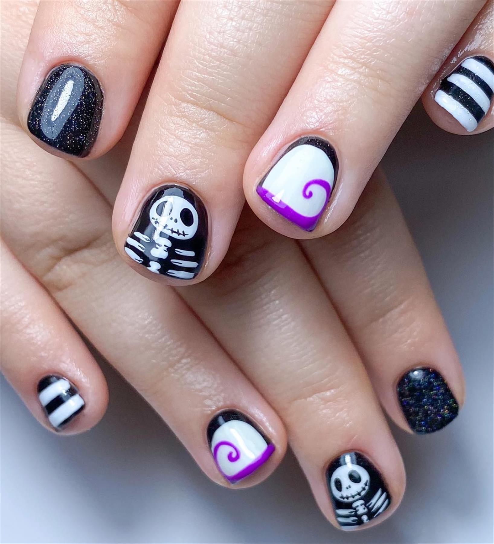 Creepy Halloween nails design you'll love 2022