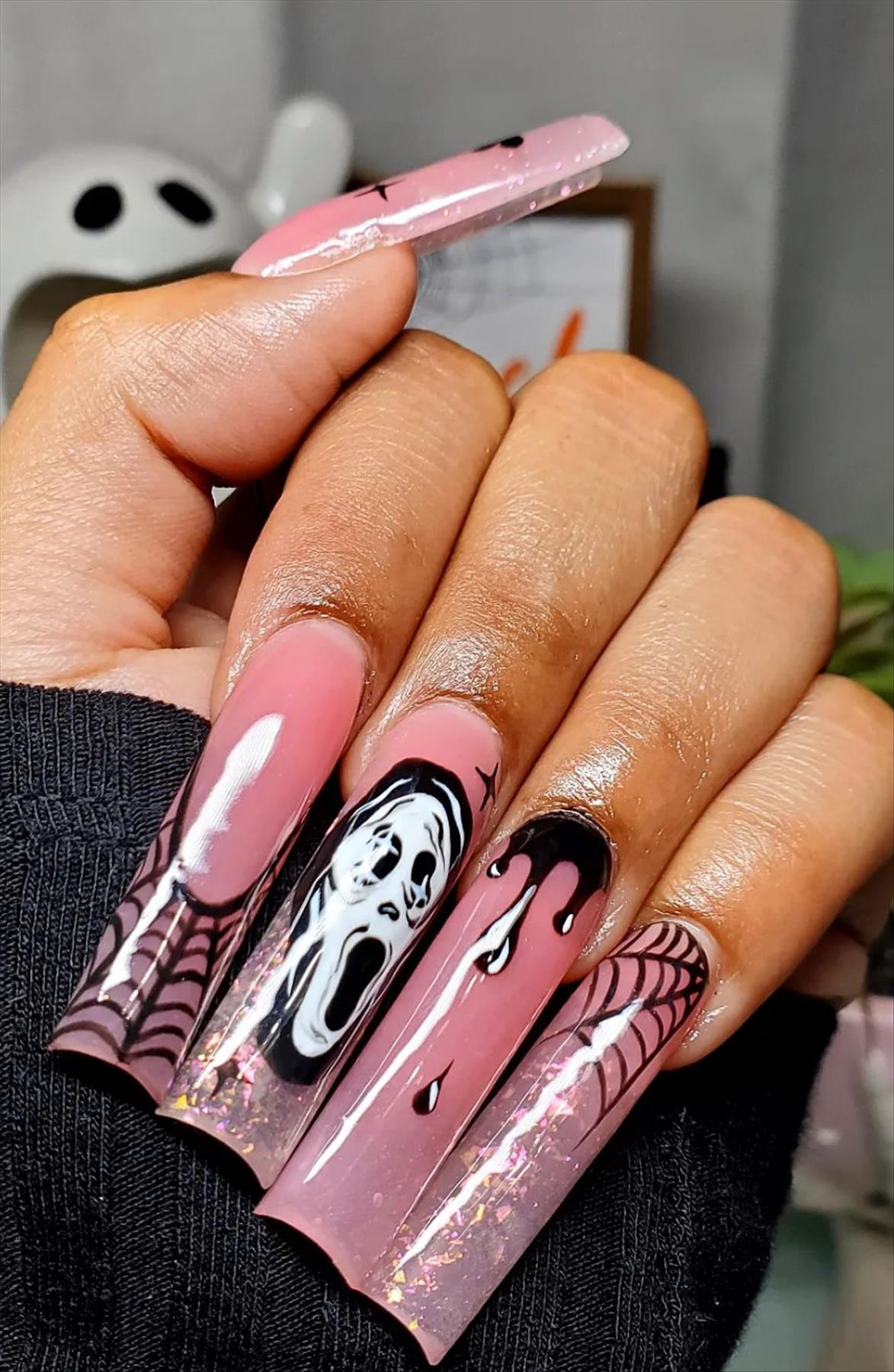 Creepy Halloween nails design you'll love 2022