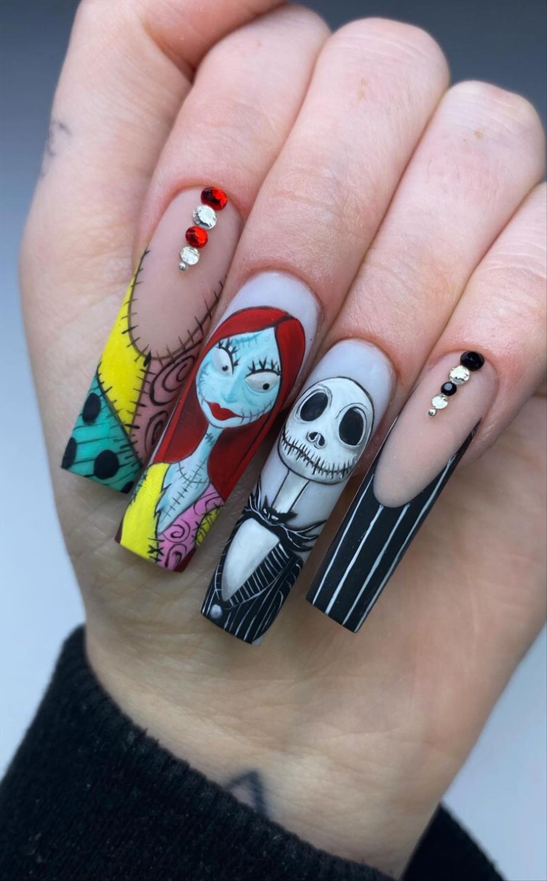 Creepy Halloween nails design you'll love 2022