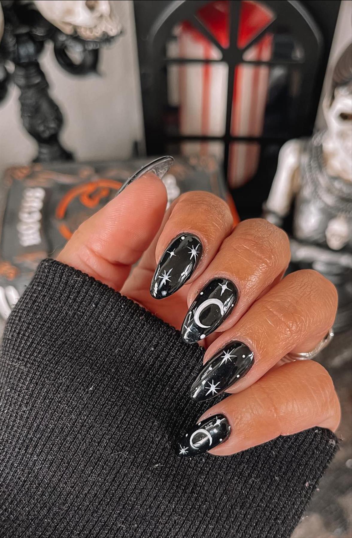 Creepy Halloween nails design you'll love 2022