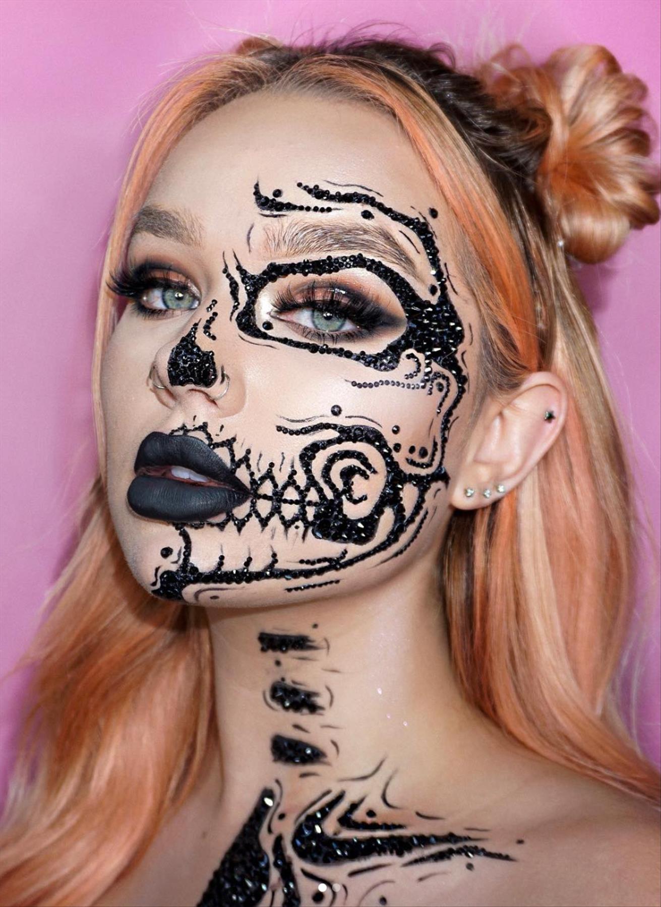 Cool Halloween makeup looks trending this year