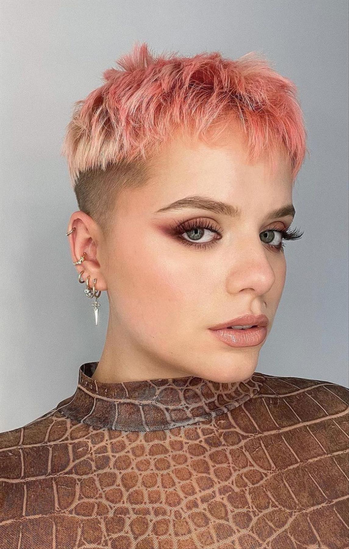 Trendy short pixie haircuts for women 