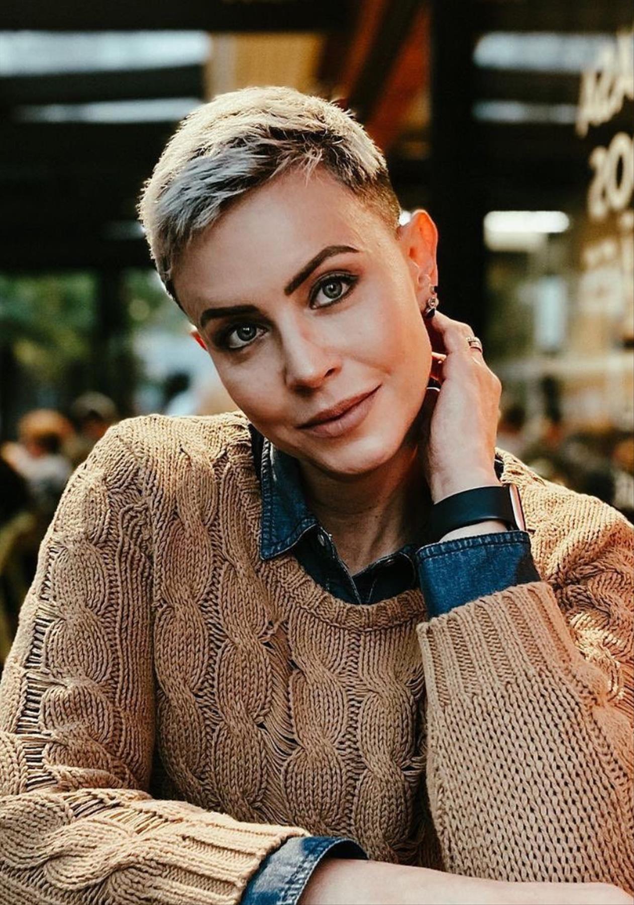 Trendy short pixie haircuts for women 