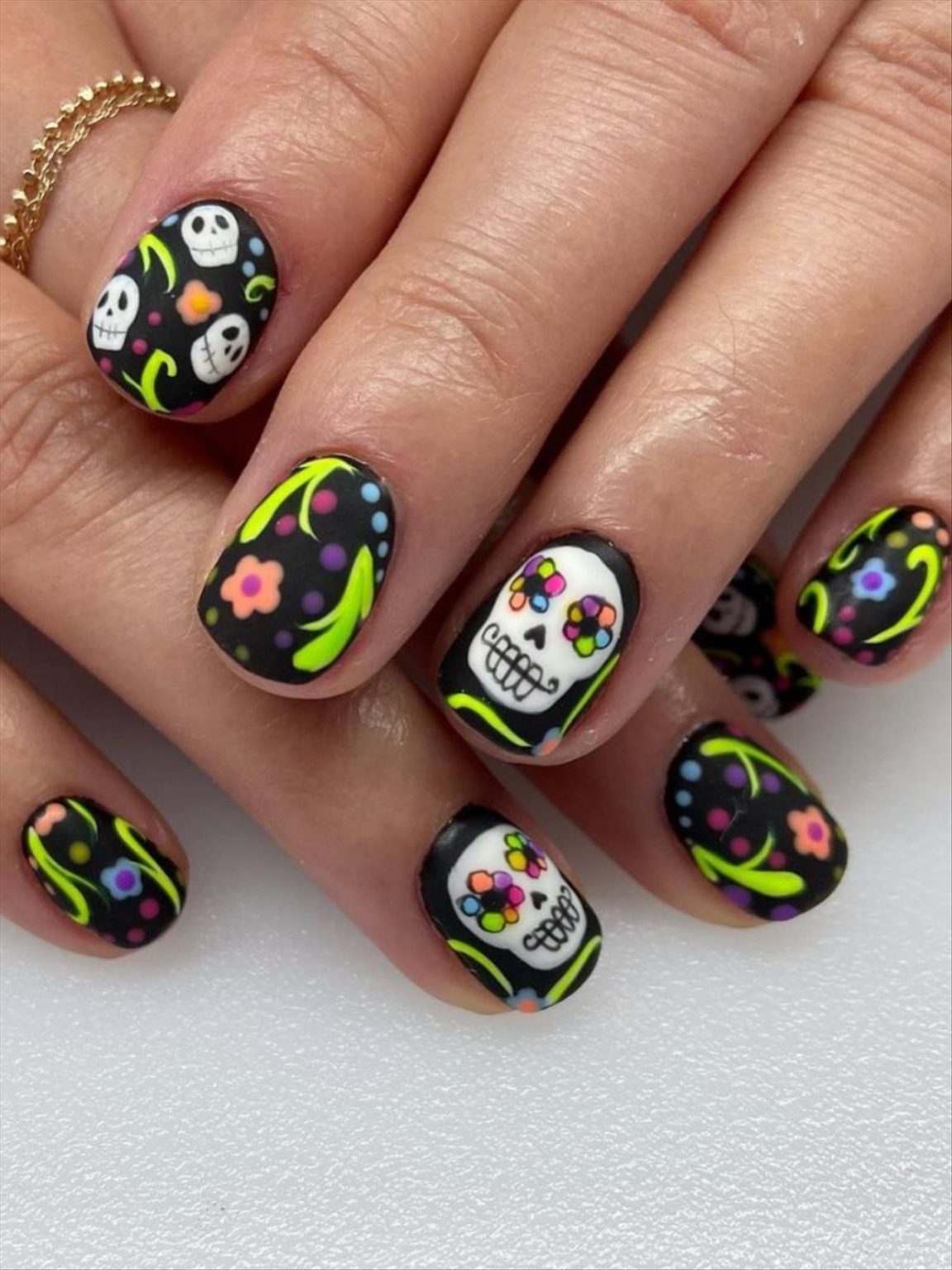 40 Cool Short Halloween Nails Design And Inspiration To Try Now