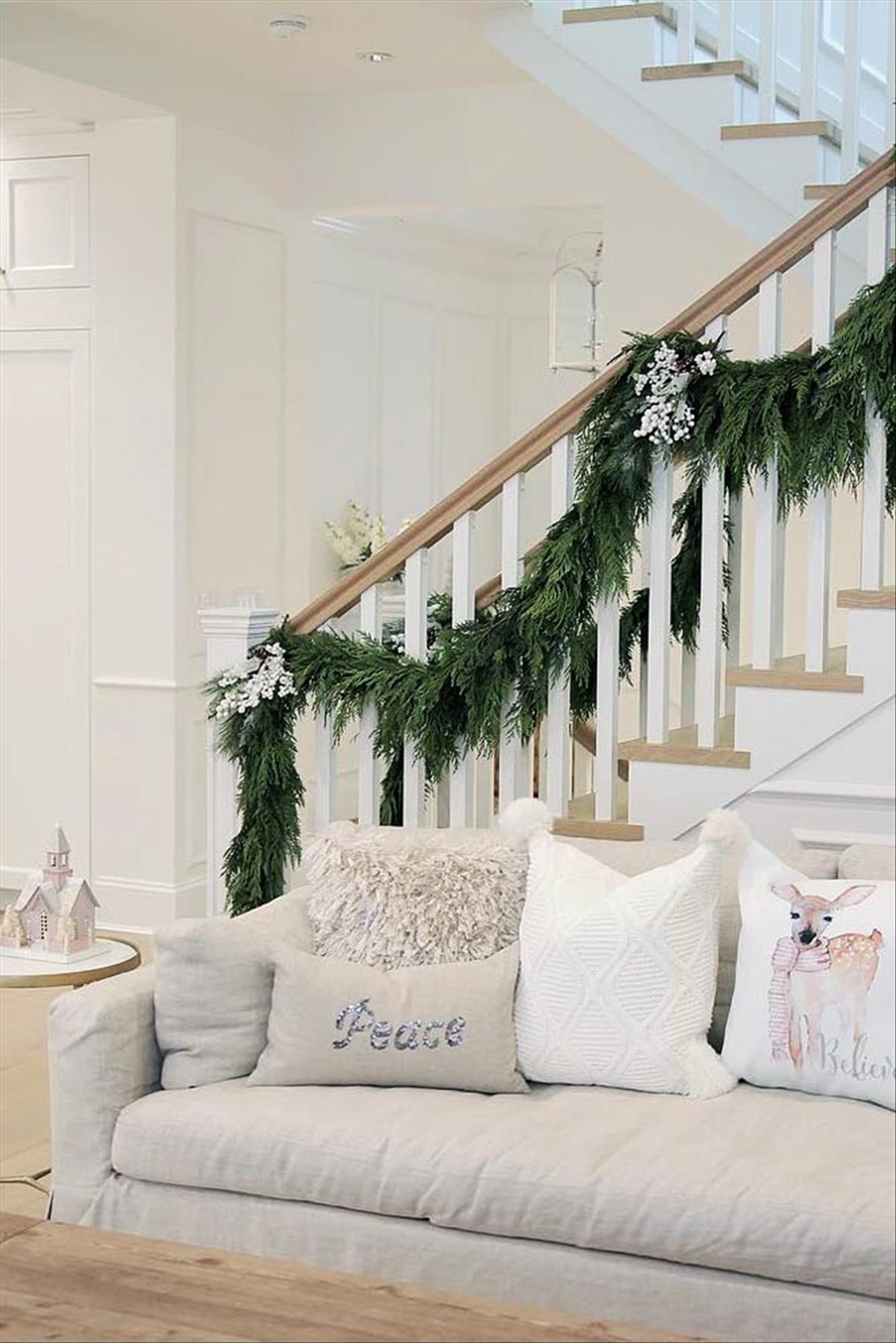Spectacular Christmas garlands decor ideas