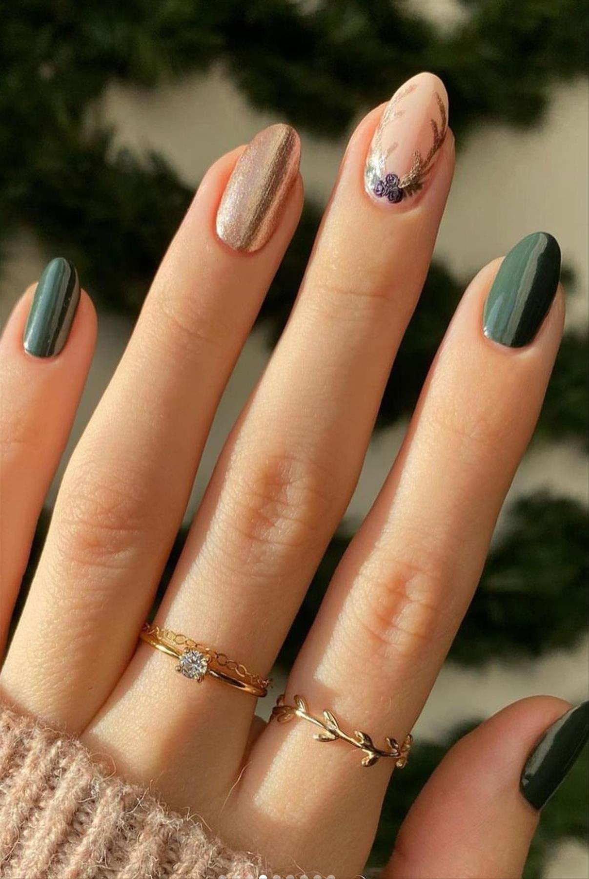 Classic christmas nail inpo 2023 to try 