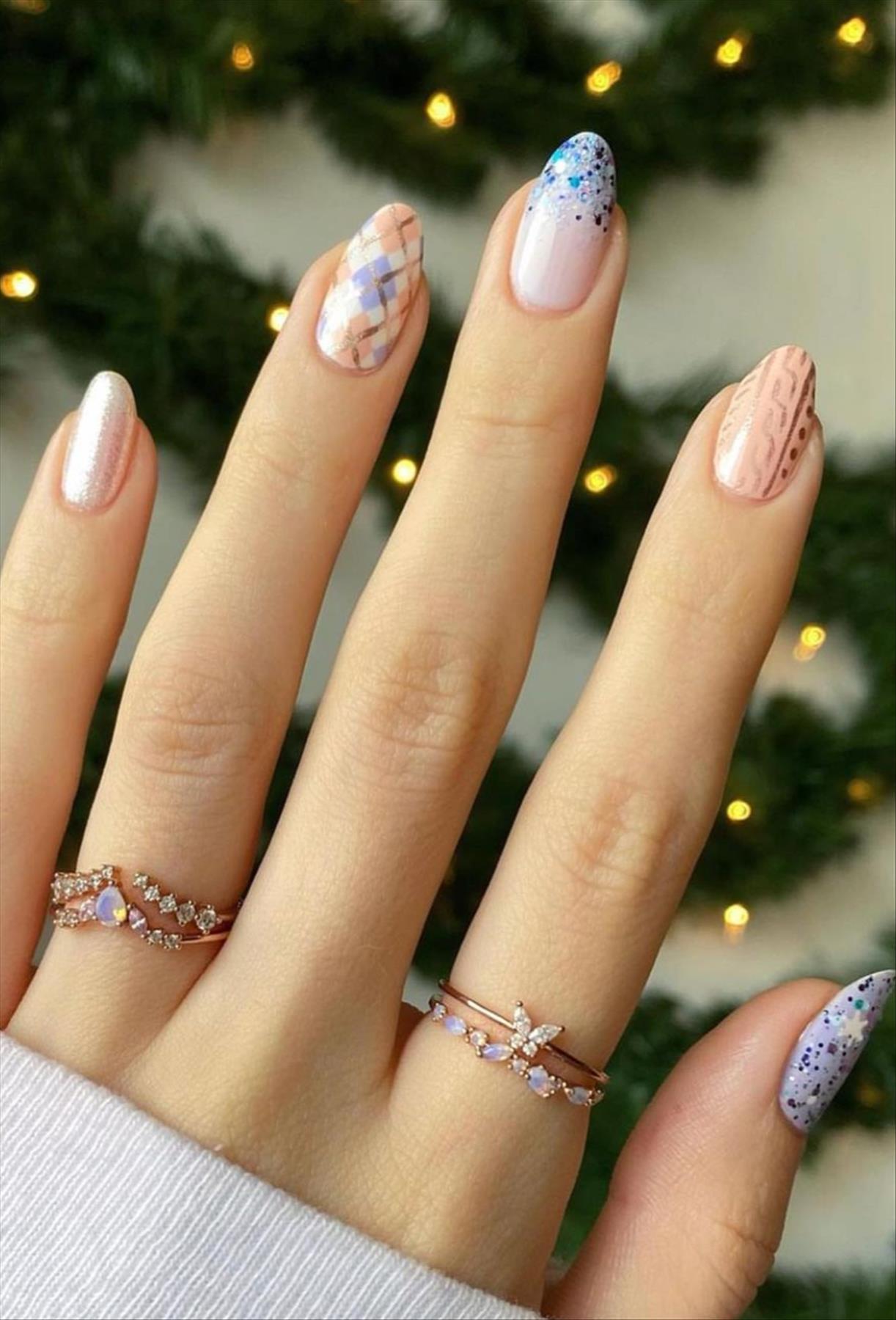 Classic christmas nail inpo 2023 to try 