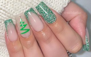 Classic christmas nail inpo 2023 to try