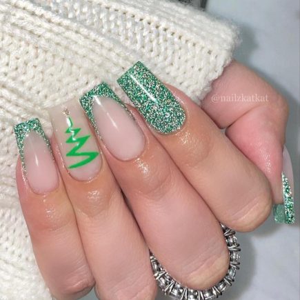 Classic christmas nail inpo 2023 to try