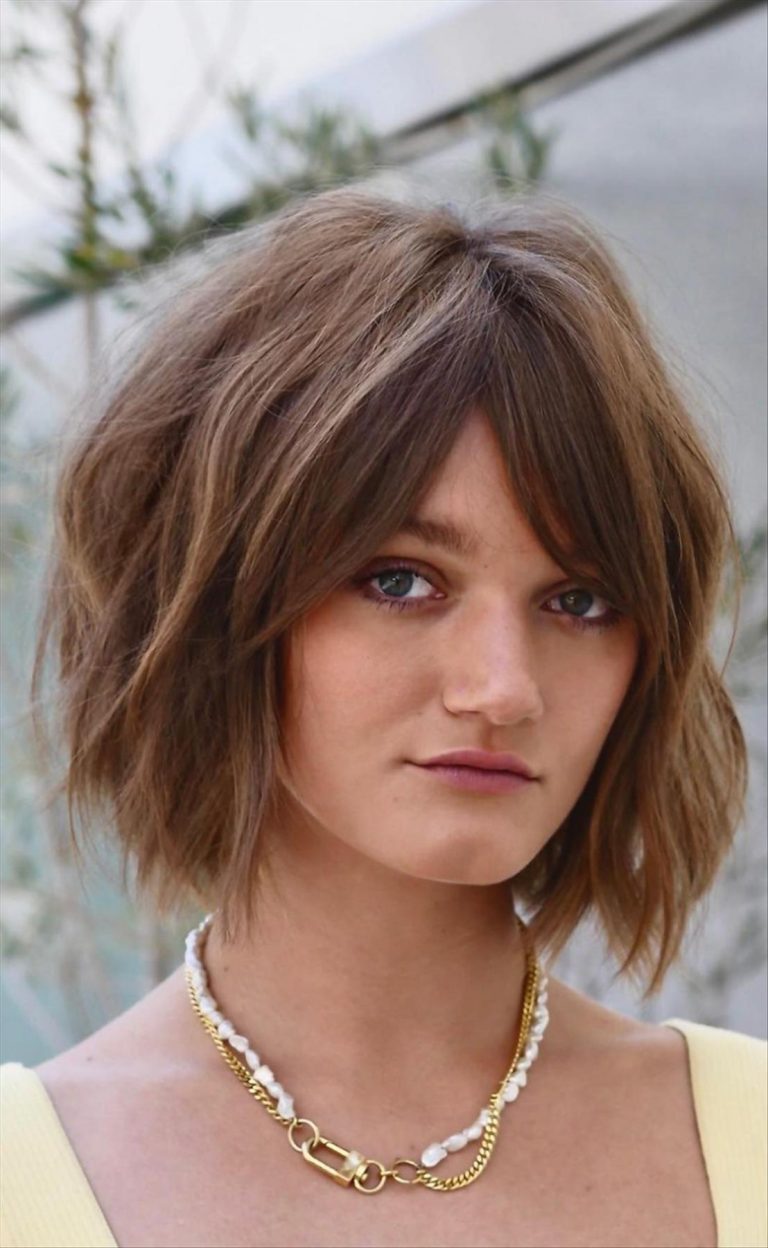 40+ Cool medium length haircuts with bangs to try now