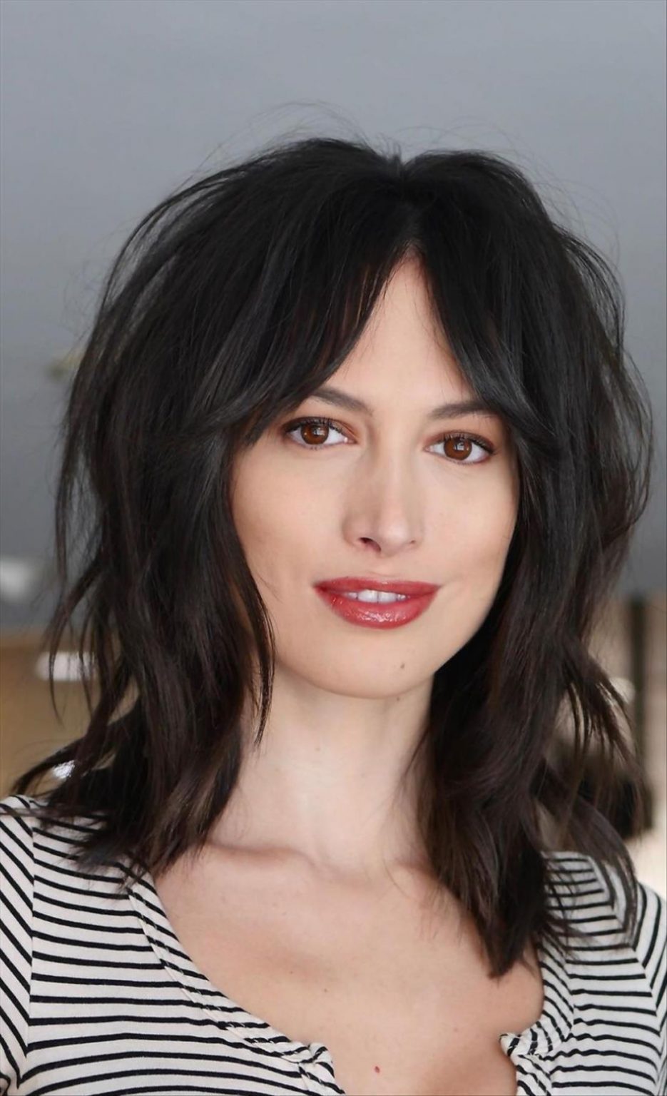 40+ Cool medium length haircuts with bangs to try now - Mycozylive.com