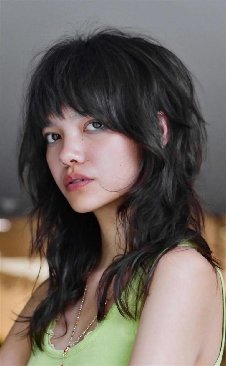 40+ Cool medium length haircuts with bangs to try now - Mycozylive.com