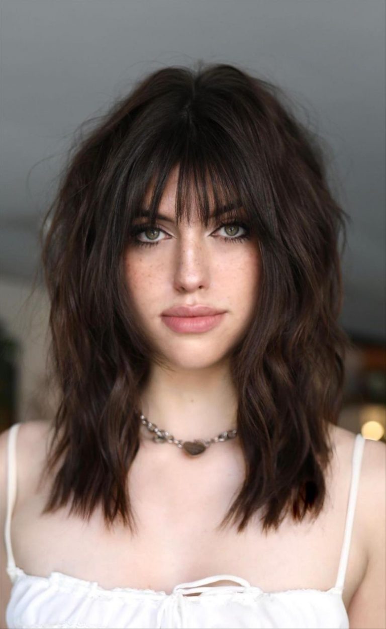 40+ Cool medium length haircuts with bangs to try now - Mycozylive.com