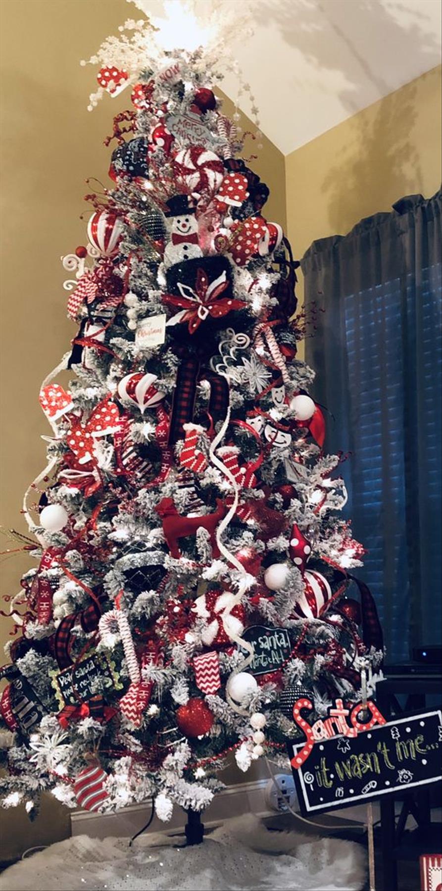 Best Red and White Christmas Tree Decor Inspiration 2022