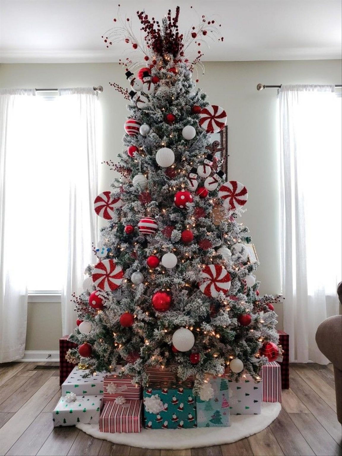 42 Best Red and White Christmas Tree Decor Inspiration 2022