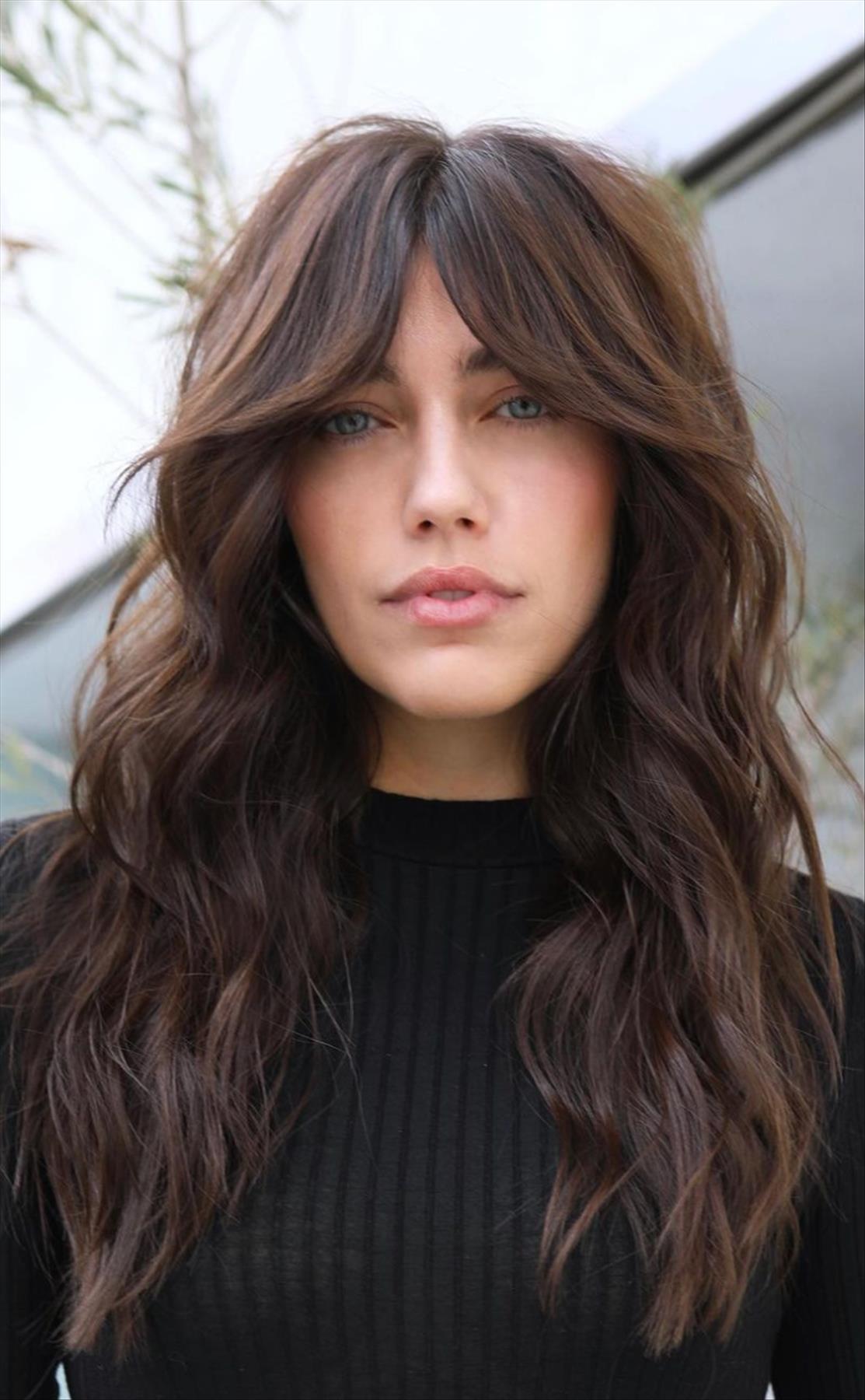 Cool shoulder length haircuts with bangs to try now