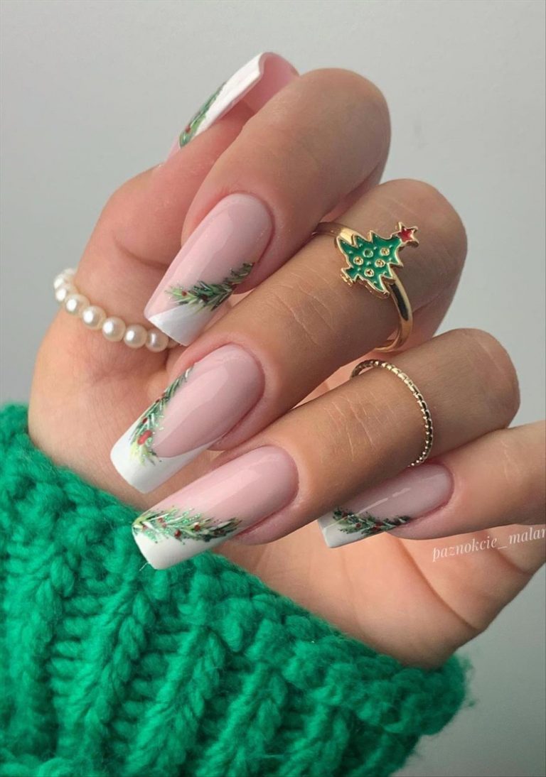 70+ Elegant Christmas nails 2022 trends and inspo to copy Page 2 of 7