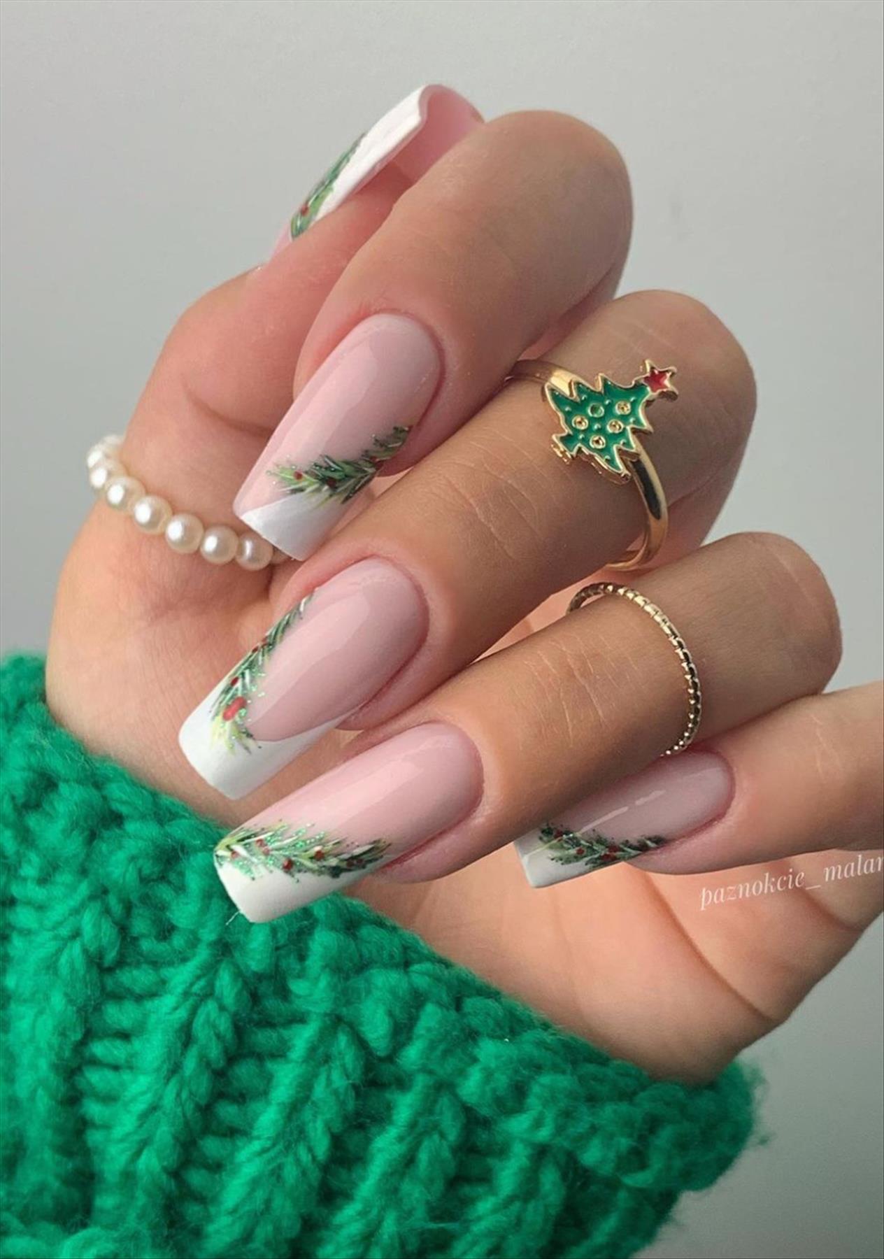 Elegant Christmas nails 2022 trends and inspo