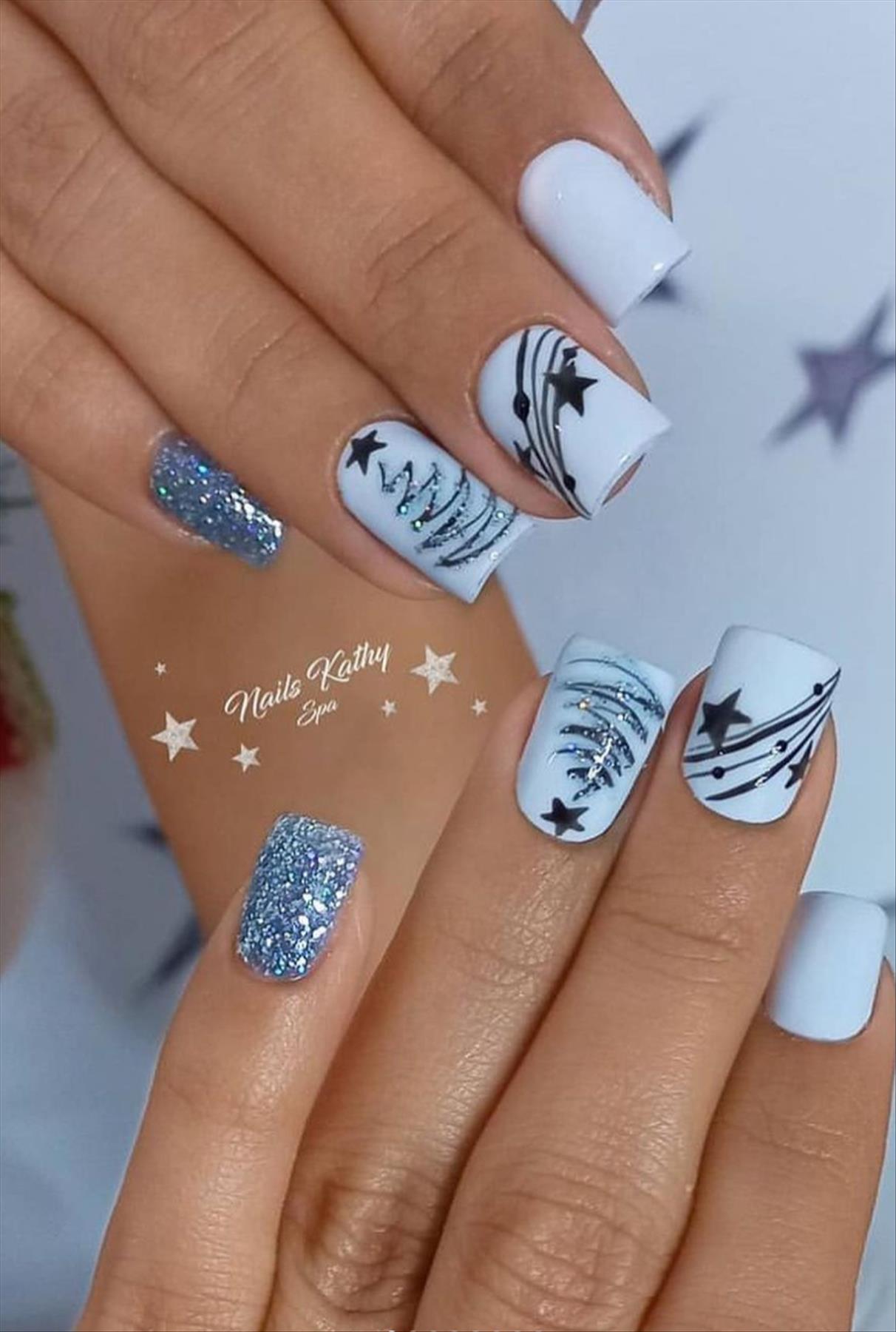 70+ Elegant Christmas nails 2022 trends and inspo to copy Page 4 of 7
