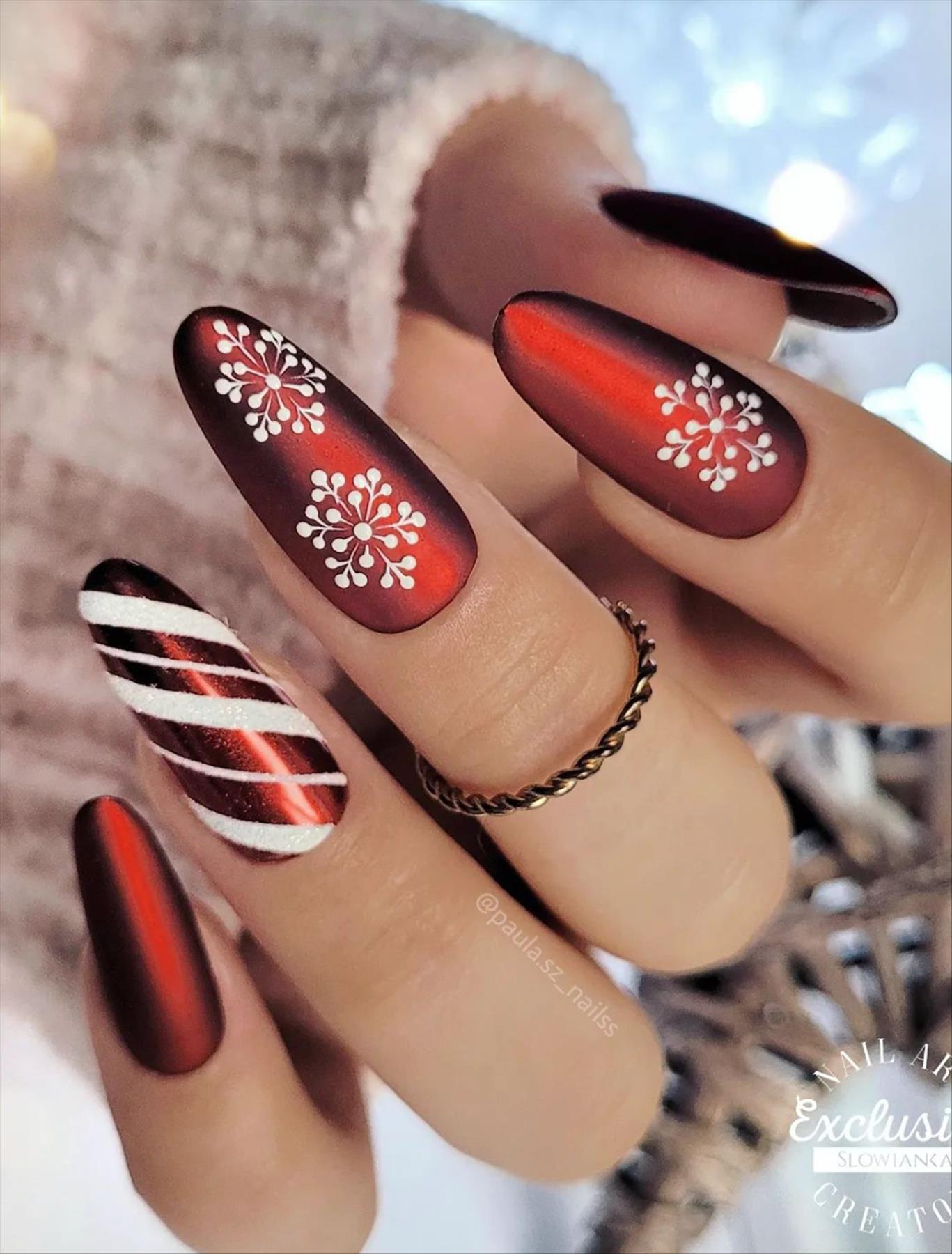 Elegant Christmas nails 2022 trends and inspo