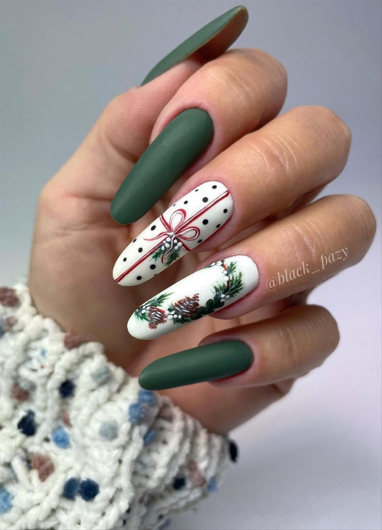 Elegant Christmas nails 2022 trends and inspo