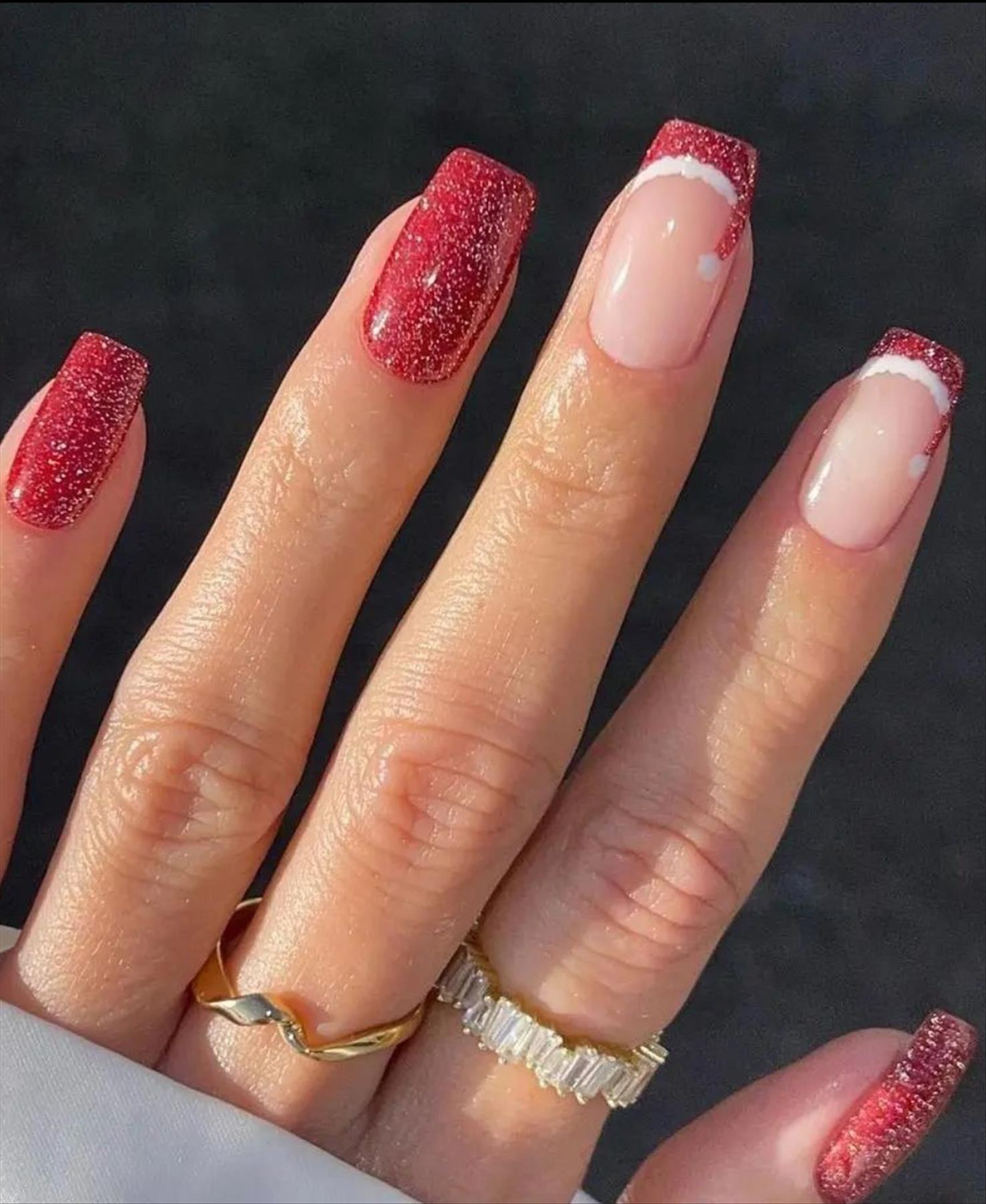 Elegant Christmas nails 2022 trends and inspo