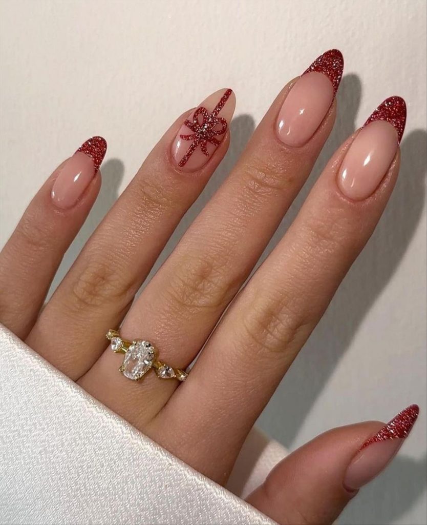 Elegant Christmas nails 2022 trends and inspo
