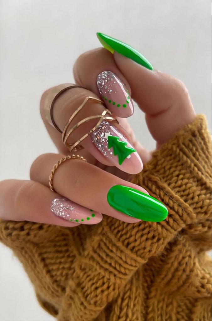 Elegant Christmas nails 2022 trends and inspo