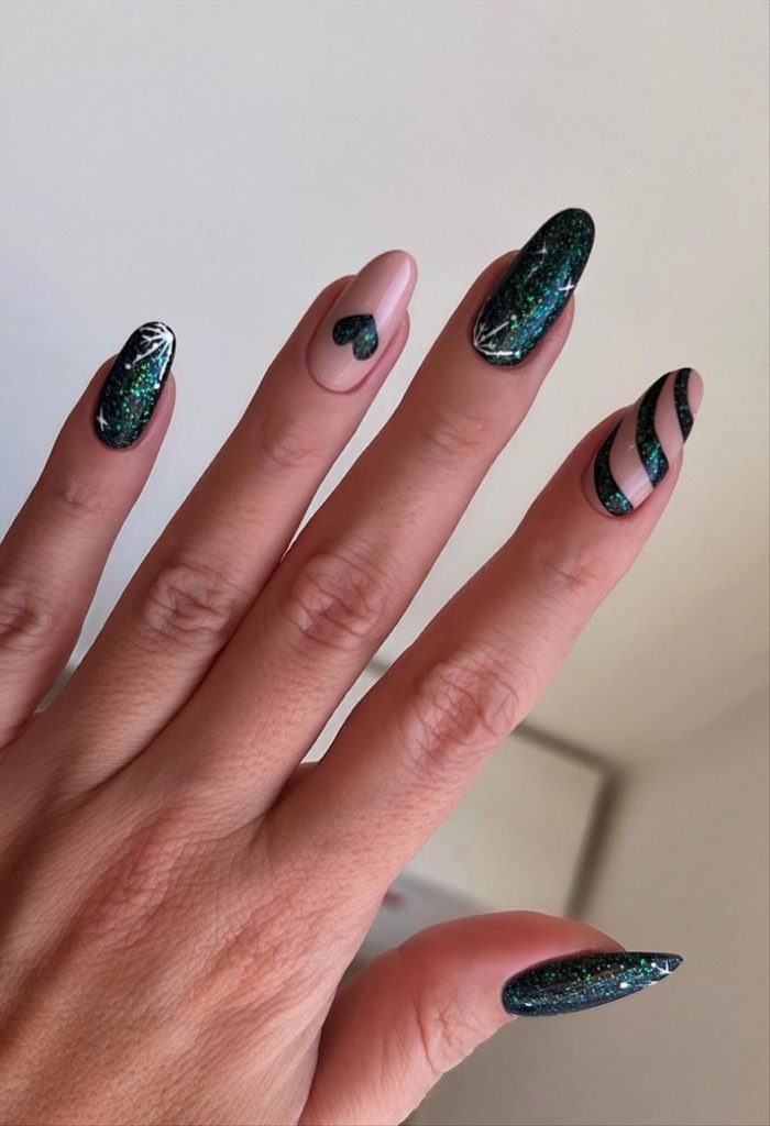 https://mycozylive.com/wp-content/uploads/2022/12/Elegant-Christmas-nails-2022-trends-and-inspo-53.jpg