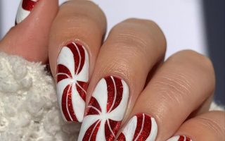 Elegant Christmas nails 2022 trends and inspo