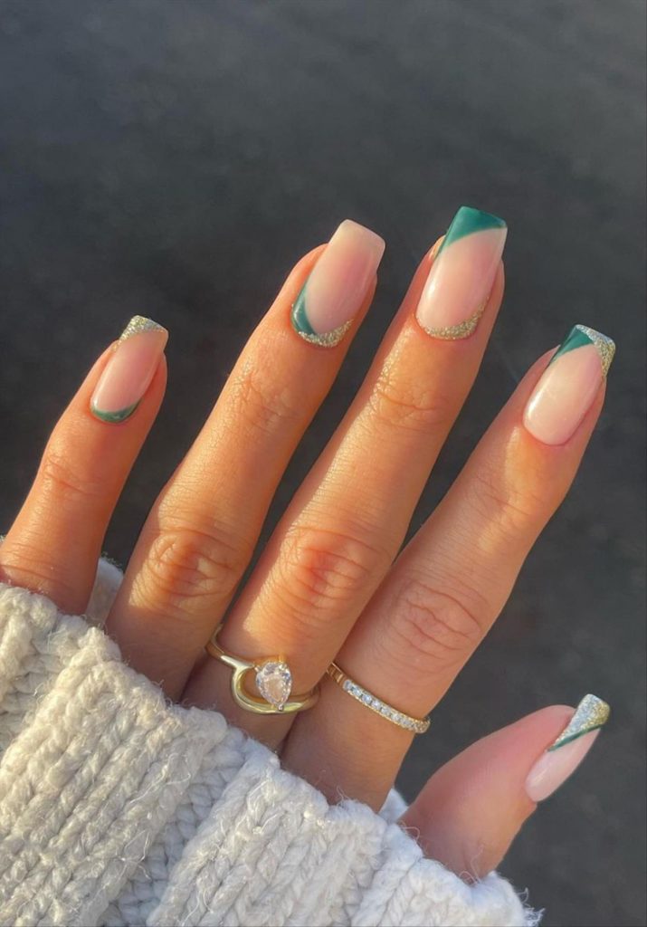 https://mycozylive.com/wp-content/uploads/2022/12/Elegant-Christmas-nails-2022-trends-and-inspo-53.jpg