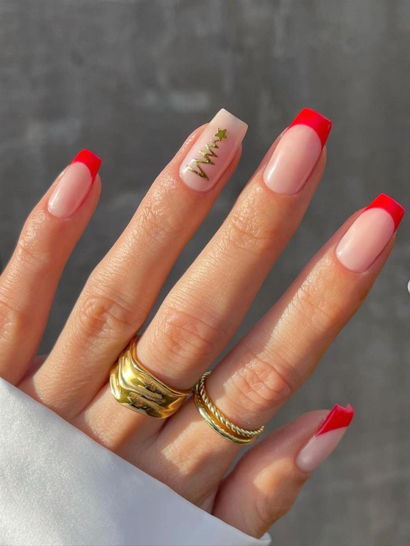 https://mycozylive.com/wp-content/uploads/2022/12/Elegant-Christmas-nails-2022-trends-and-inspo-53.jpg