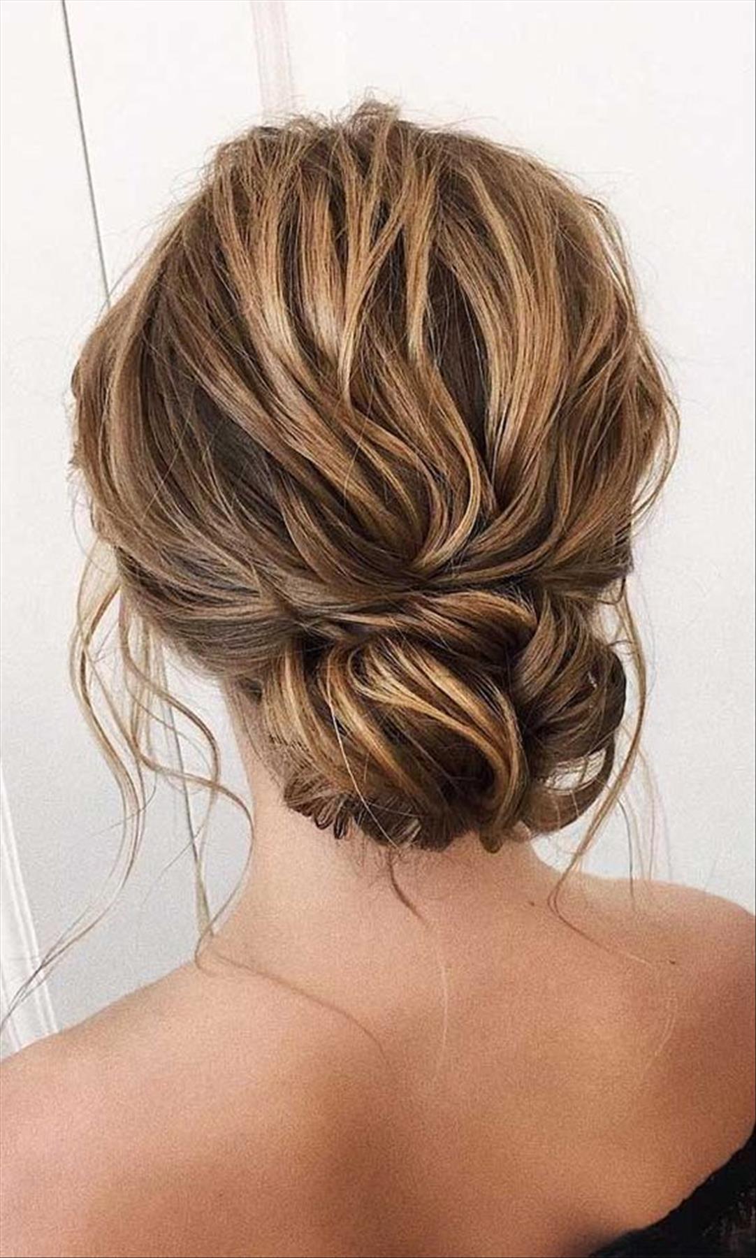 Elegant prom hairstyles for short hair to try in 2023