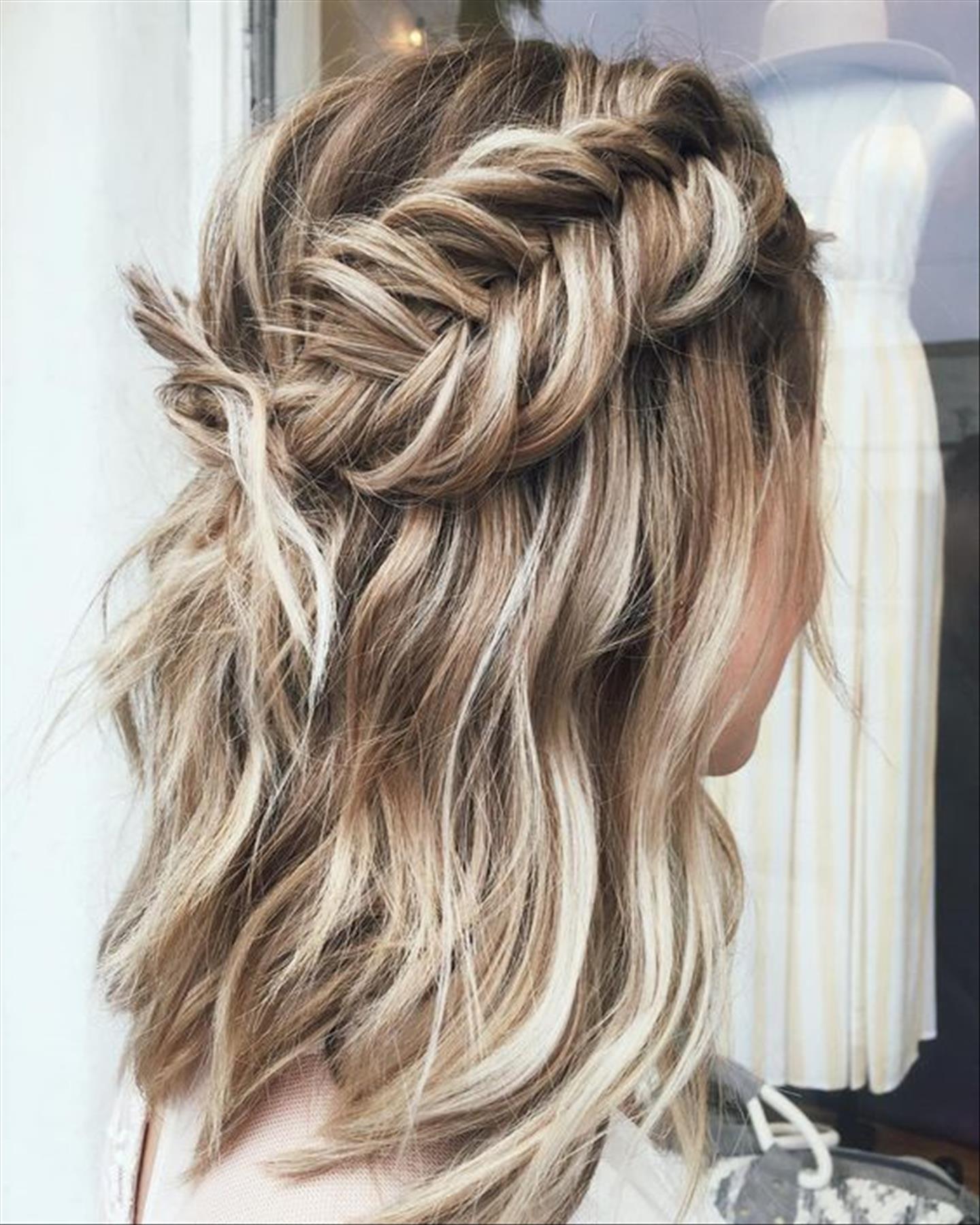 Elegant prom hairstyles for short hair to try in 2023