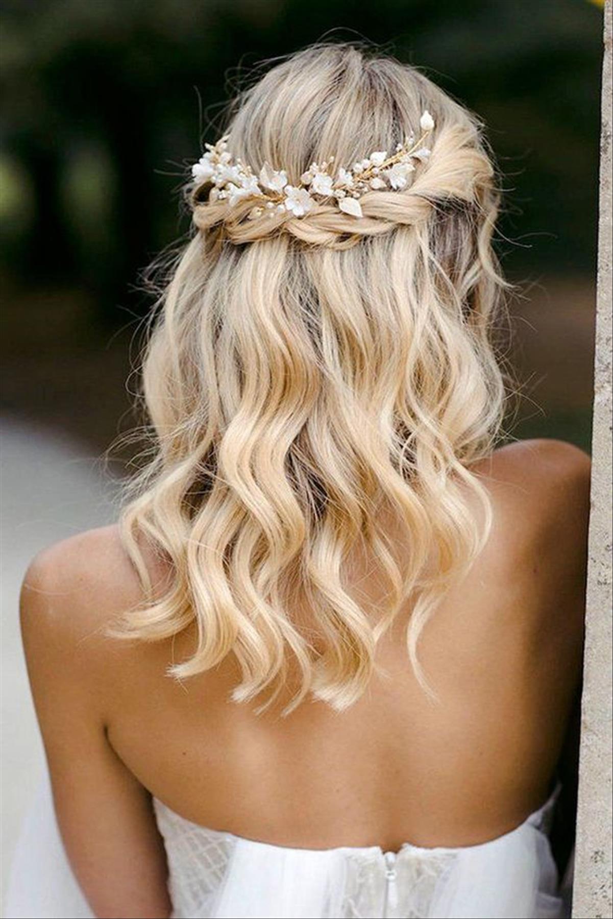 Elegant prom hairstyles for short hair to try in 2023